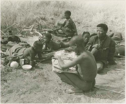 "/Qui Hunter" lying down on the left with ≠Toma and other unidentified people around him








































