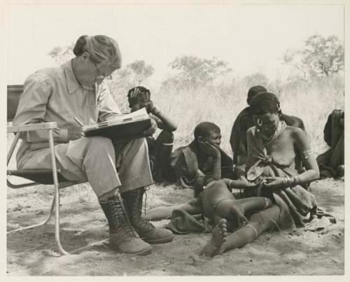 Lorna Marshall taking notes, !Ungka Norna lying in !U's lap, /Naoka ("Gao Medicine's" first wife) and other unidentified people in the background


























