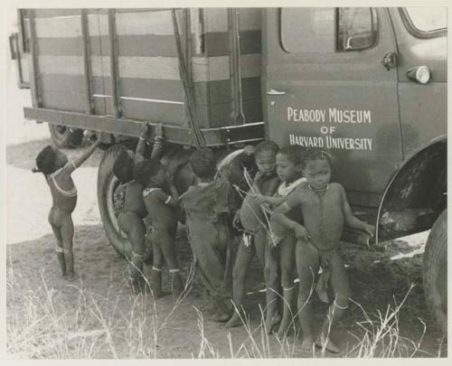 Children lined up beside the expedition Dodge, including /Qui (son of Khuan//a and Gau), /Gaishay, and !Ungka Norna (≠Toma and !U's son and daughter)
























