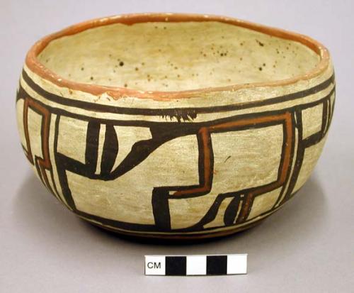 Bowl, polacca polychrome style c. int: splatter design; ext: linear design. 9.3