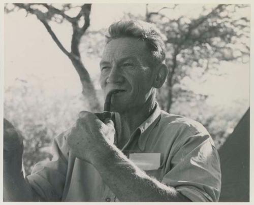 Bruno Lemke visiting expedition camp near the Ramsdens