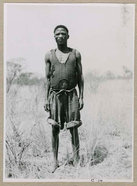 "1952-53, G23-G27": //Ao (≠Toma's father's sister's son) wearing a jersey and pants (print is a cropped image)