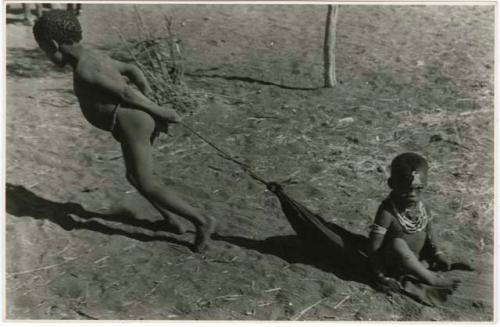 "Children in groups": Tsamgao (≠Toma's son) pulling /Gaishay (Di!ai's son) on a kaross (print is a cropped image)