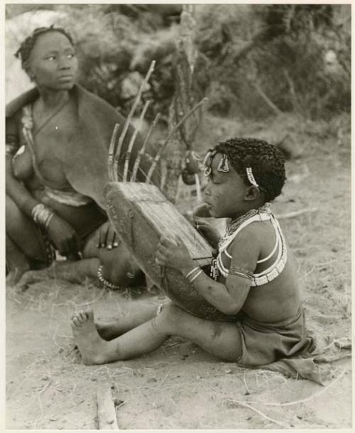 "Children playing //Guashi": Di!ai and her child playing a //guashi (print is a cropped image)