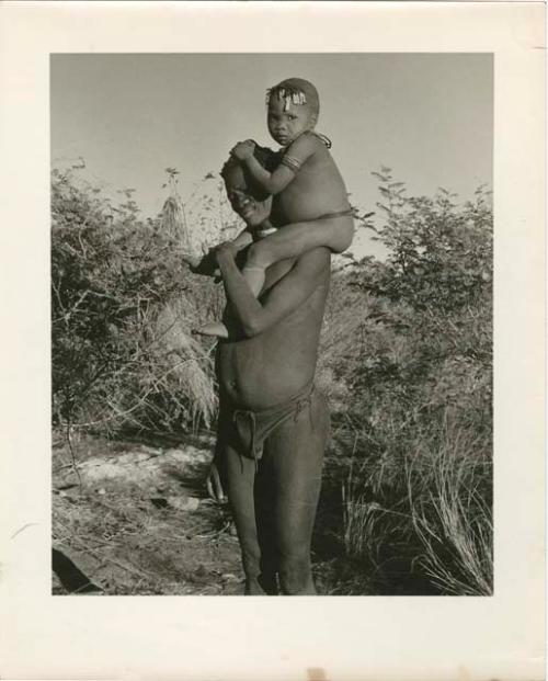 "Fathers carrying children": Gau carrying his son, /Qui (print is a cropped image)