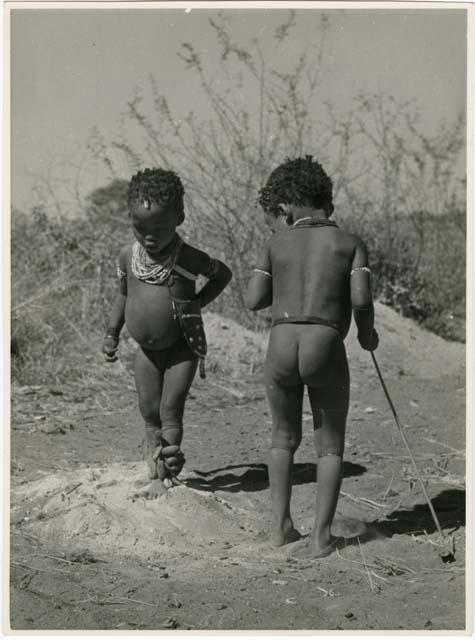 "Children playing curing dance": /Gaishay (son of "Gao Medicine") and "Little ≠Gao" (son of /Qui and //Kushay) dancing and playing medicine man (print is a cropped image)