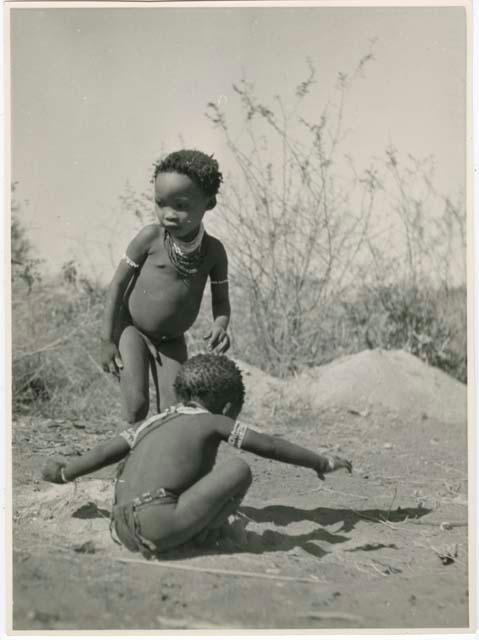 "Children playing curing dance": /Gaishay (son of "Gao Medicine") and "Little ≠Gao" (son of /Qui and //Kushay) dancing and playing medicine man (print is a cropped image)