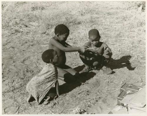 "Toys, Gun, Tsamgao's camera": "Little ≠Gao" and ≠Toma's sons, Tsamgao and /Gaishay (print is a cropped image)