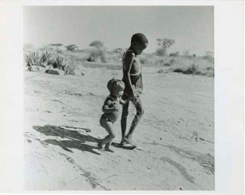 "Norna with groups": /Gaishay walking with Norna to a waterhole