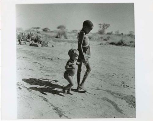 "Norna with groups": /Gaishay walking with Norna to a waterhole