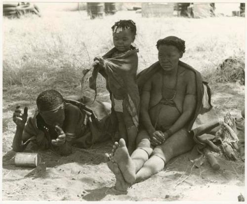 "Old /Gasa" and an unidentified woman and child (print is a cropped image)