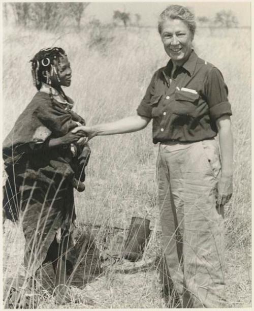 Lorna Marshall shaking hands with ≠Nisa (print is a cropped image)