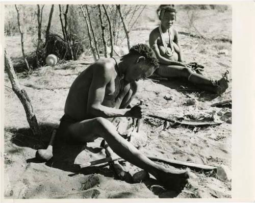 "Gao Helmet" shaping an assegai blade, with his second wife //Kushay sitting next to him watching (print is a cropped image)