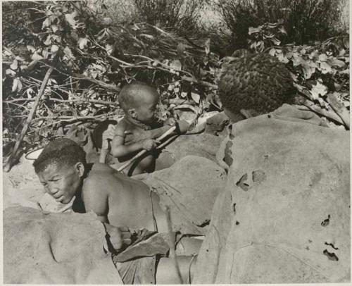 [No folder title]: /Twikwe, Dasi!Na and Tsekue lying down; N!whakwe with a stick among them





