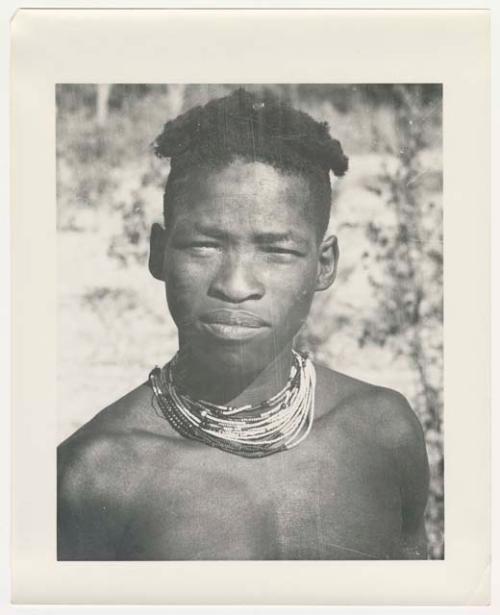 "1950 '400 Series' / 87 B/W prints (some duplicates) / Ovamboland": Man, portrait (print is a cropped image)