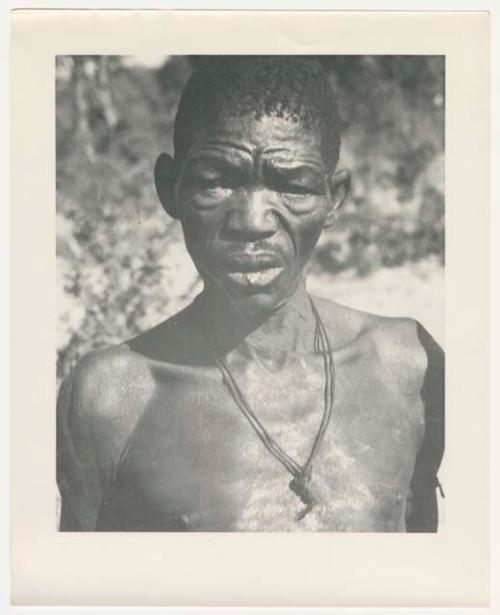 "1950 '400 Series' / 87 B/W prints (some duplicates) / Ovamboland": Man, portrait (print is a cropped image)