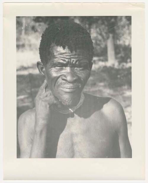 "1950 '400 Series' / 87 B/W prints (some duplicates) / Ovamboland": Man, portrait (print is a cropped image)