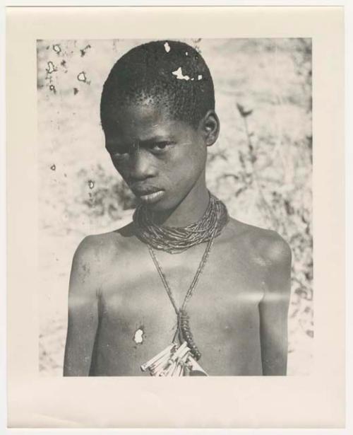 "1950 '400 Series' / 87 B/W prints (some duplicates) / Ovamboland": Young person, portrait (print is a cropped image)