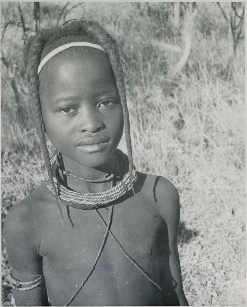 "1950 '400 Series' / 41 prints": Girl standing (print is a cropped image)