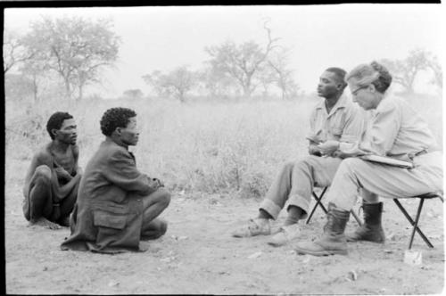 Lorna Marshall and Kernel Ledimo talking with ≠Toma and "Gao Medicine"