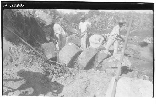 Column 28 before excavation at Meracdo Colonnade.