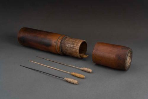 Bamboo quiver with five cane and silkgrass arrows