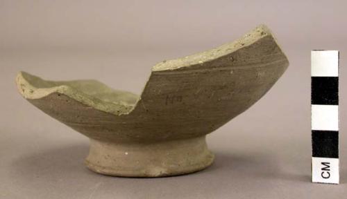 Pottery bowl fragment - gray minyan