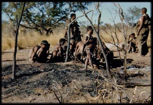 Fire, "Old ≠Toma's": People sitting and standing near the remains of "Old ≠Toma's" skerm, burned to the ground