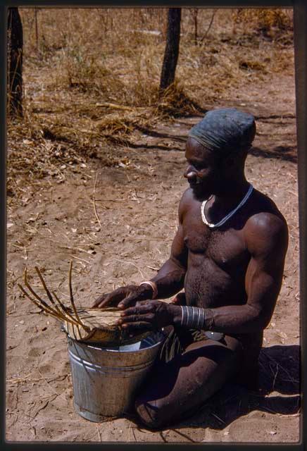 Bela sitting and playing a //guashi