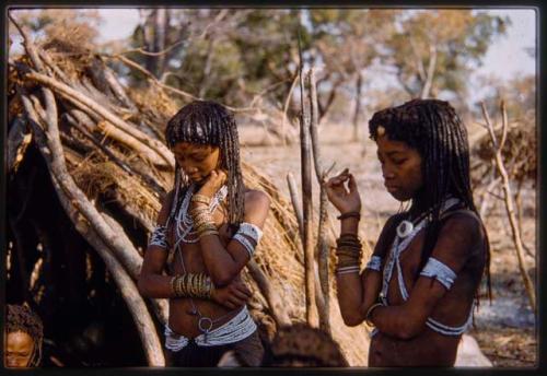 Two girls standing by a skerm, close up view