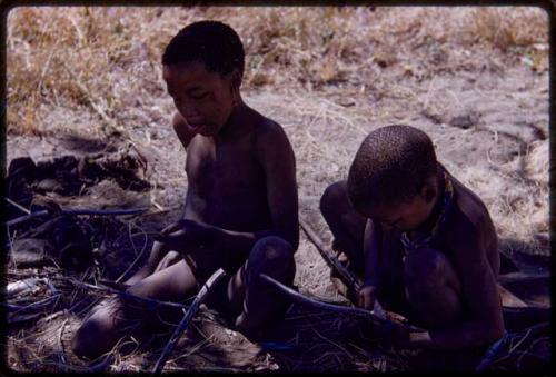 Tsamgao and /Gaishay making a toy gun