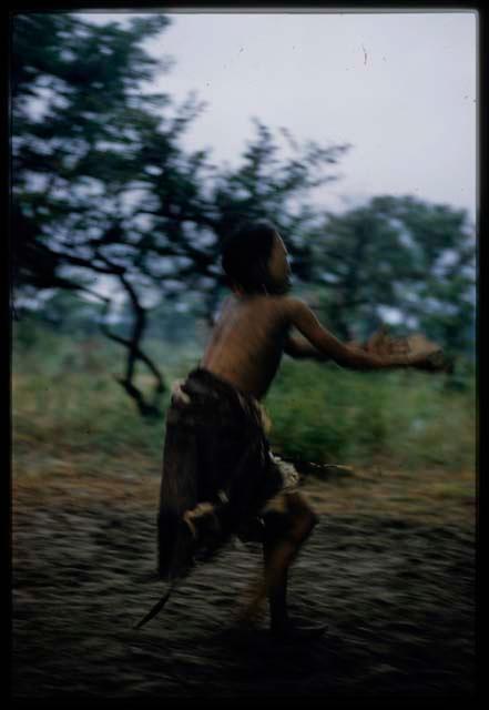 Person playing !’hu kuitzi (veldkos game)