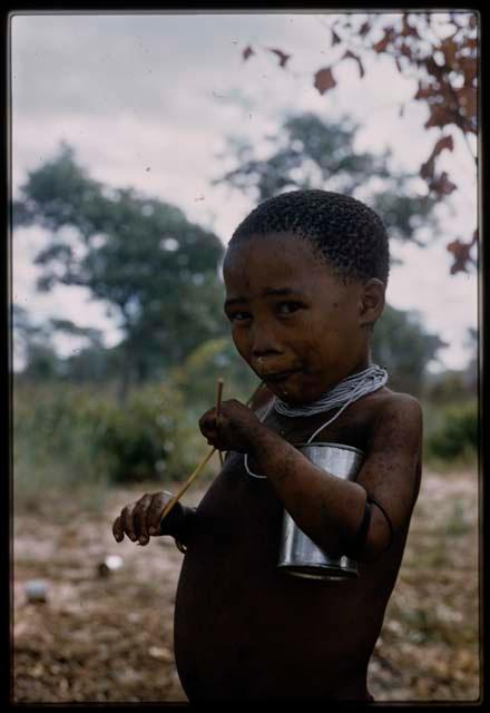 /Gaishay (son of ≠Toma) sucking a stick