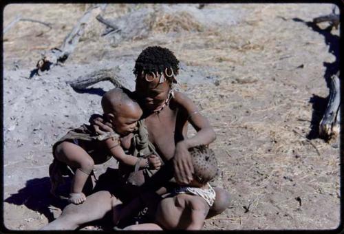 Children, Mothers nursing babies: !Ungka (sister of ≠Toma) about to nurse two children, !Ungka Norna (after her hair was cut) and her own daughter, Sa≠gai