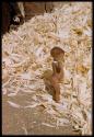 Expedition, Metzger: Child playing in a pile of corn husks