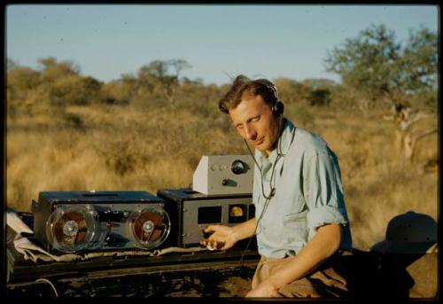 Expedition, Sound Recording: Hans Ernst operating sound recorder