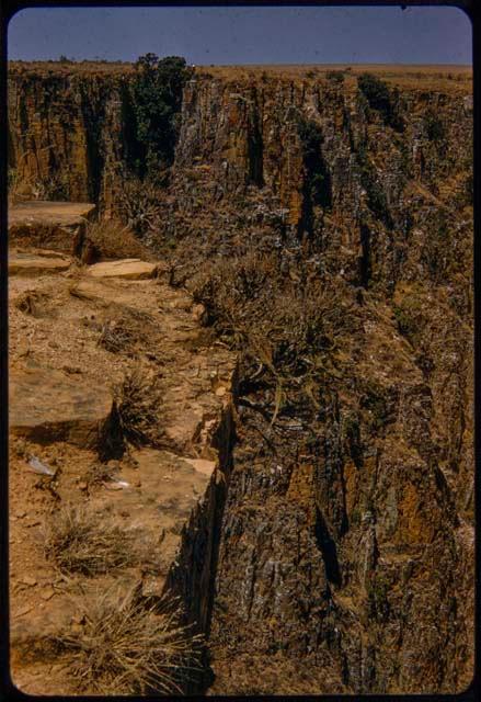 Escarpment at the Bimbe Gorge, also called Alto Bimbe, with a baboon track at the bottom of the cliff