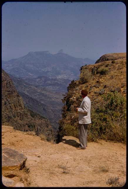 Charles Koch standing and looking at the Bimbe Gorge, also called Alto Bimbe