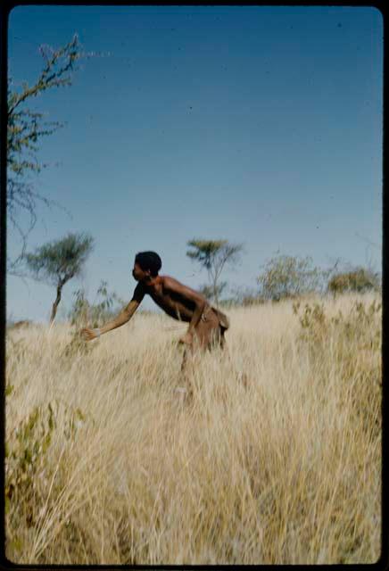 Spear, Throwing: Man throwing an assegai, view from the side