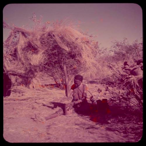 Food, Pounding: Khuan//a (wife of Gau) pounding something in her mortar