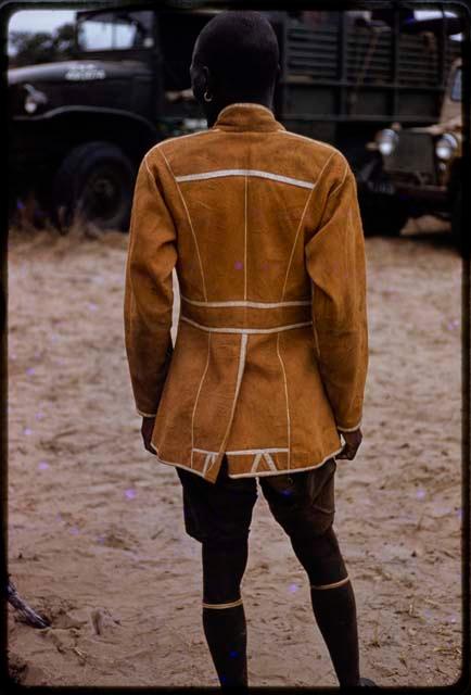 Man in tailored skin coat, seen from behind