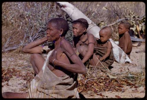 /Twikwe, Tsekue, N!whakwe, and a boy sitting