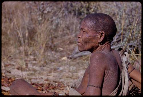 /Twikwe sitting, close-up