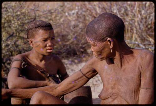 /Twikwe and Tsekue sitting, close-up