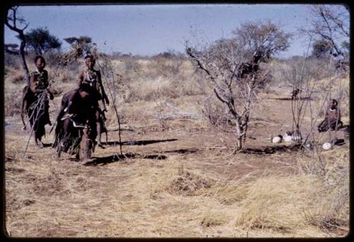 Ceremony, Archery: People participating in a burning arch ceremony, including //Kushay, !Ungka Norna, !U, !Ungka (//Kushay's sister) and !Ungka (≠Toma's sister)