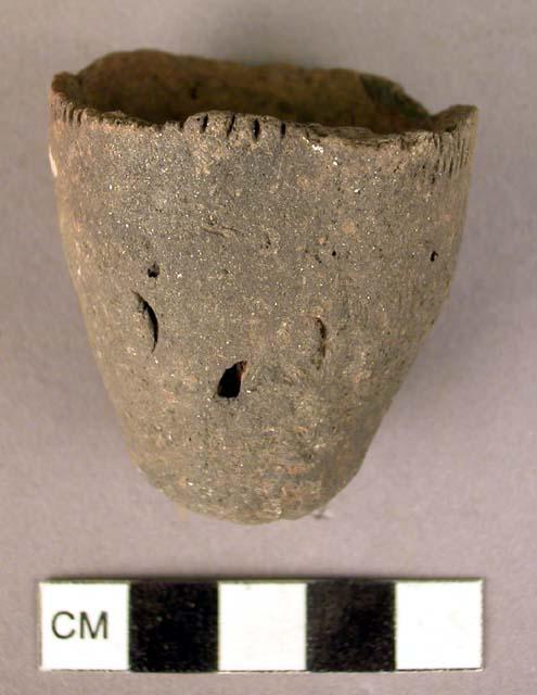 Miniature pottery vessel