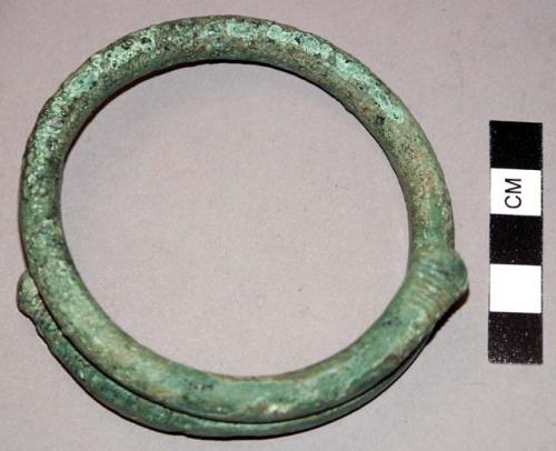 Bracelet of bronze, overlapping