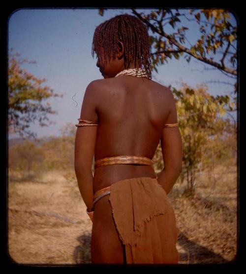 Meri Catinga's younger daughter standing, view from behind