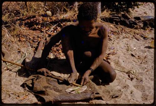 Oukwane scraping fibers for string