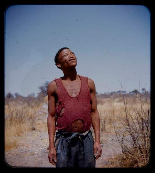 Expedition: Man wearing a ragged jersey and pants, looking up